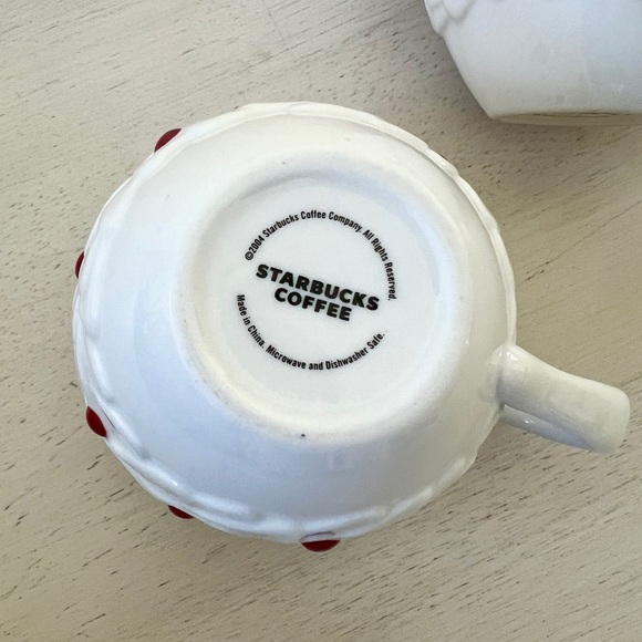 Set of 2 Starbucks 16 oz Coffee Mugs White Poinsettias Red Accent 2004 - Picture 4 of 6